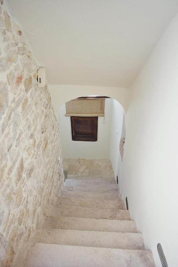 Yi Artistry 1-Bedroom Medieval Holiday House Kalamoti Ngoại thất bức ảnh