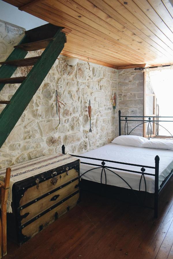 Yi Artistry 1-Bedroom Medieval Holiday House Kalamoti Ngoại thất bức ảnh