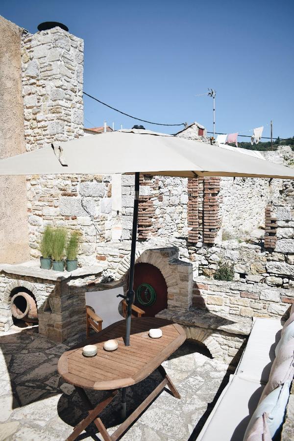Yi Artistry 1-Bedroom Medieval Holiday House Kalamoti Ngoại thất bức ảnh