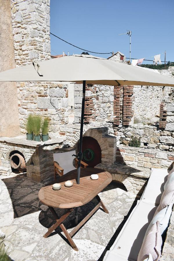 Yi Artistry 1-Bedroom Medieval Holiday House Kalamoti Ngoại thất bức ảnh